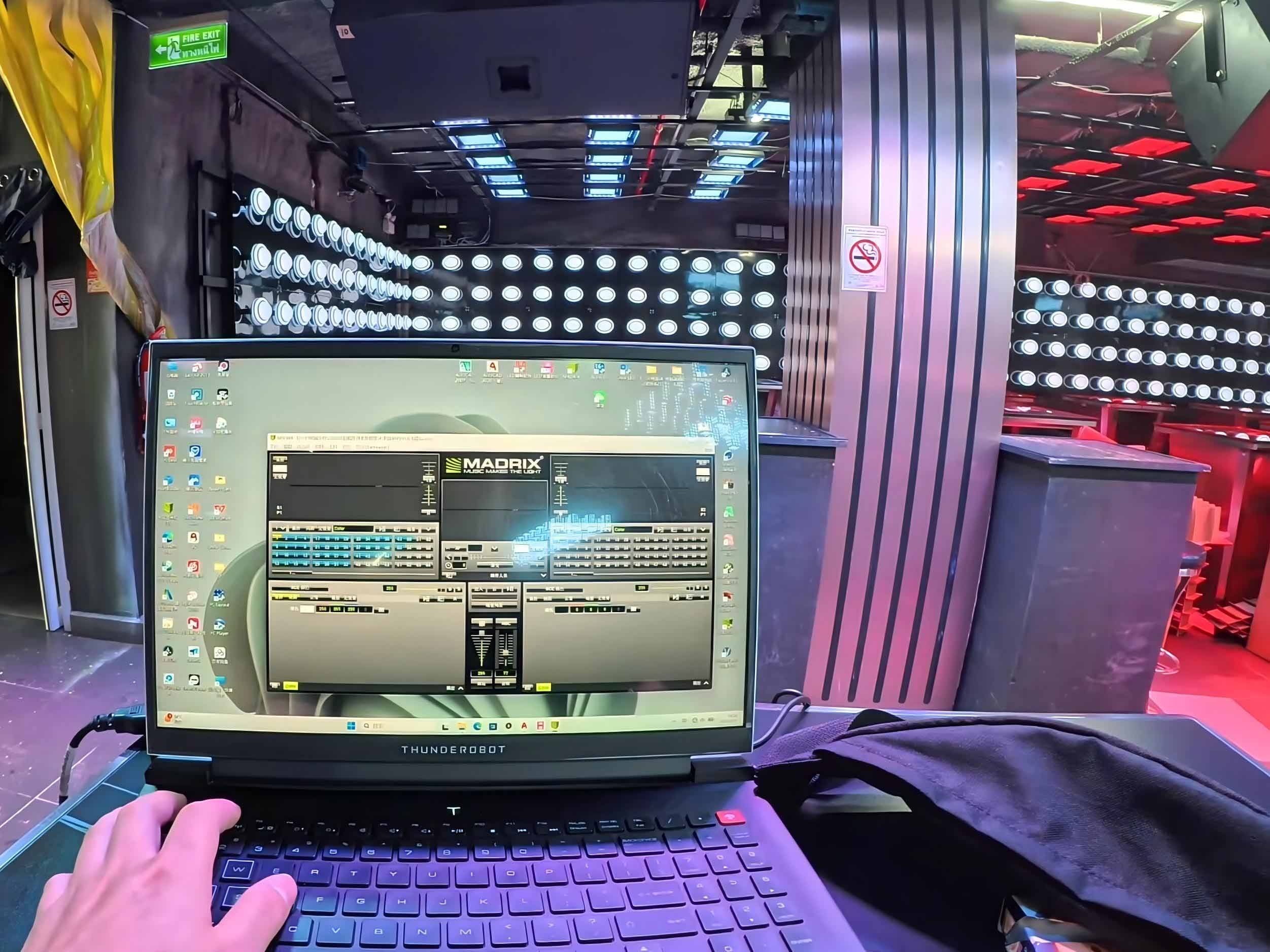 Onsite programming of 3D dome matrix wall light array using MADRIX software in a nightclub.