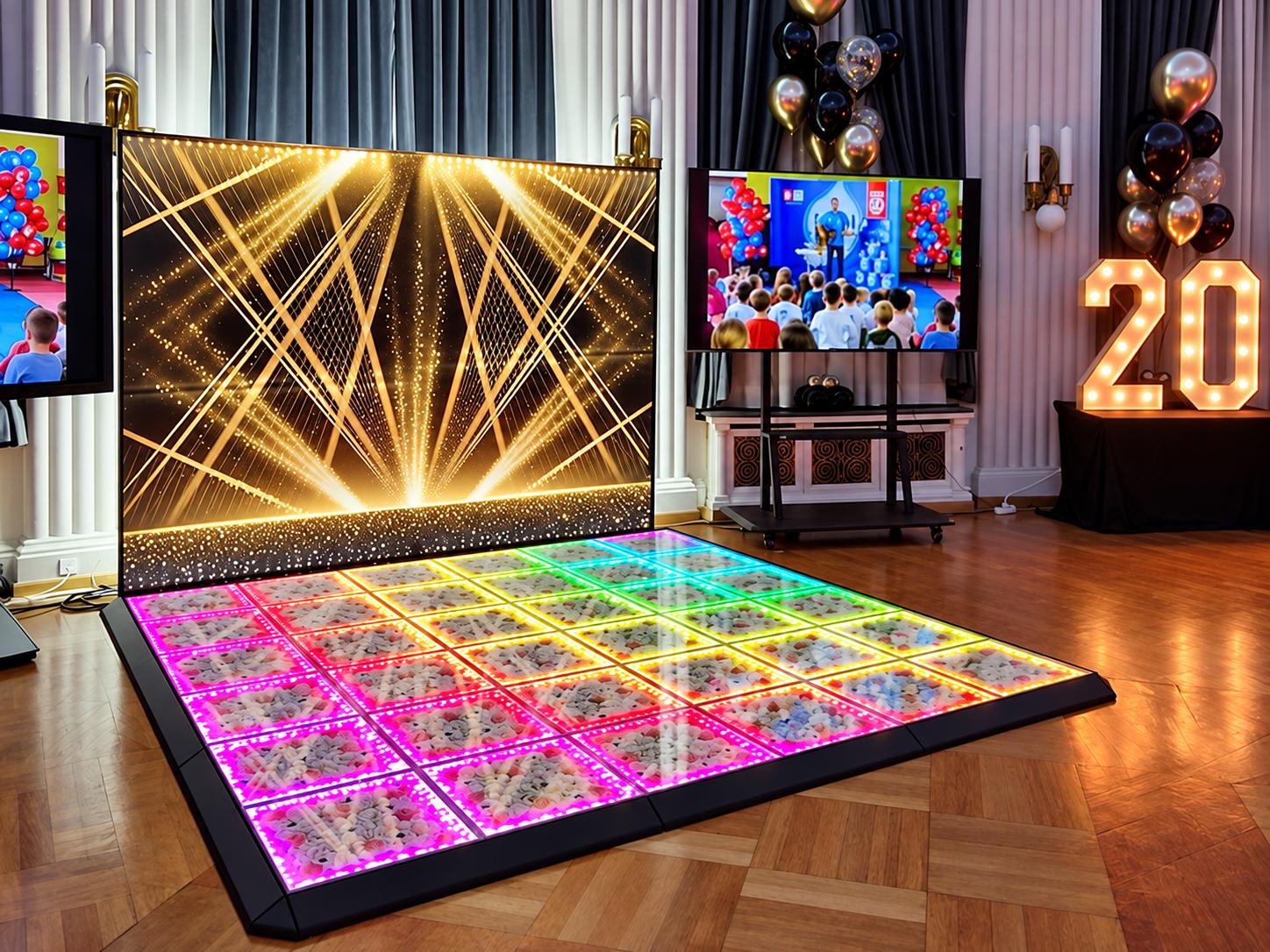 Pista de baile LED floral iluminada con bordes luminosos RGB y un fondo dorado a juego, instalada para una celebración.