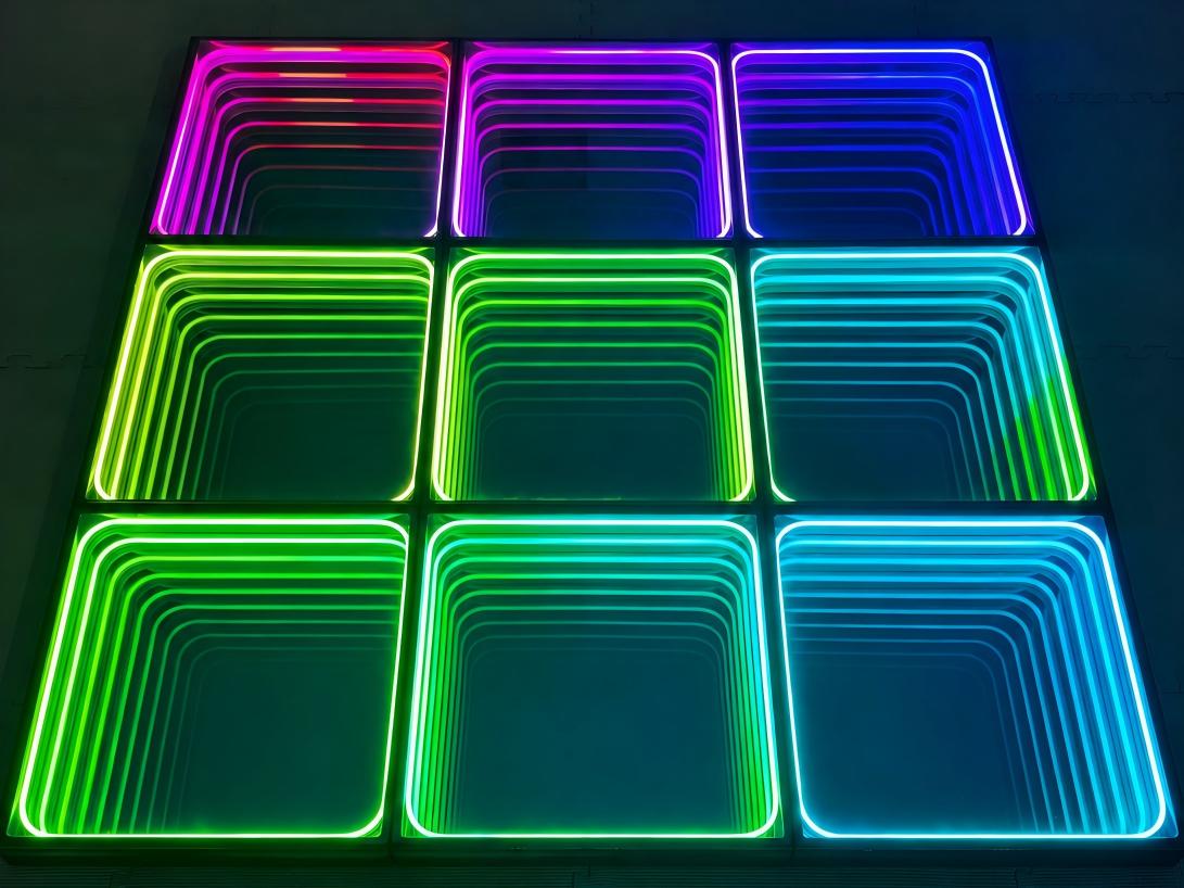 Neuf panneaux muraux à miroir infini LED disposés en grille de 3 × 3, avec un éclairage multicolore et un effet de tunnel profond.